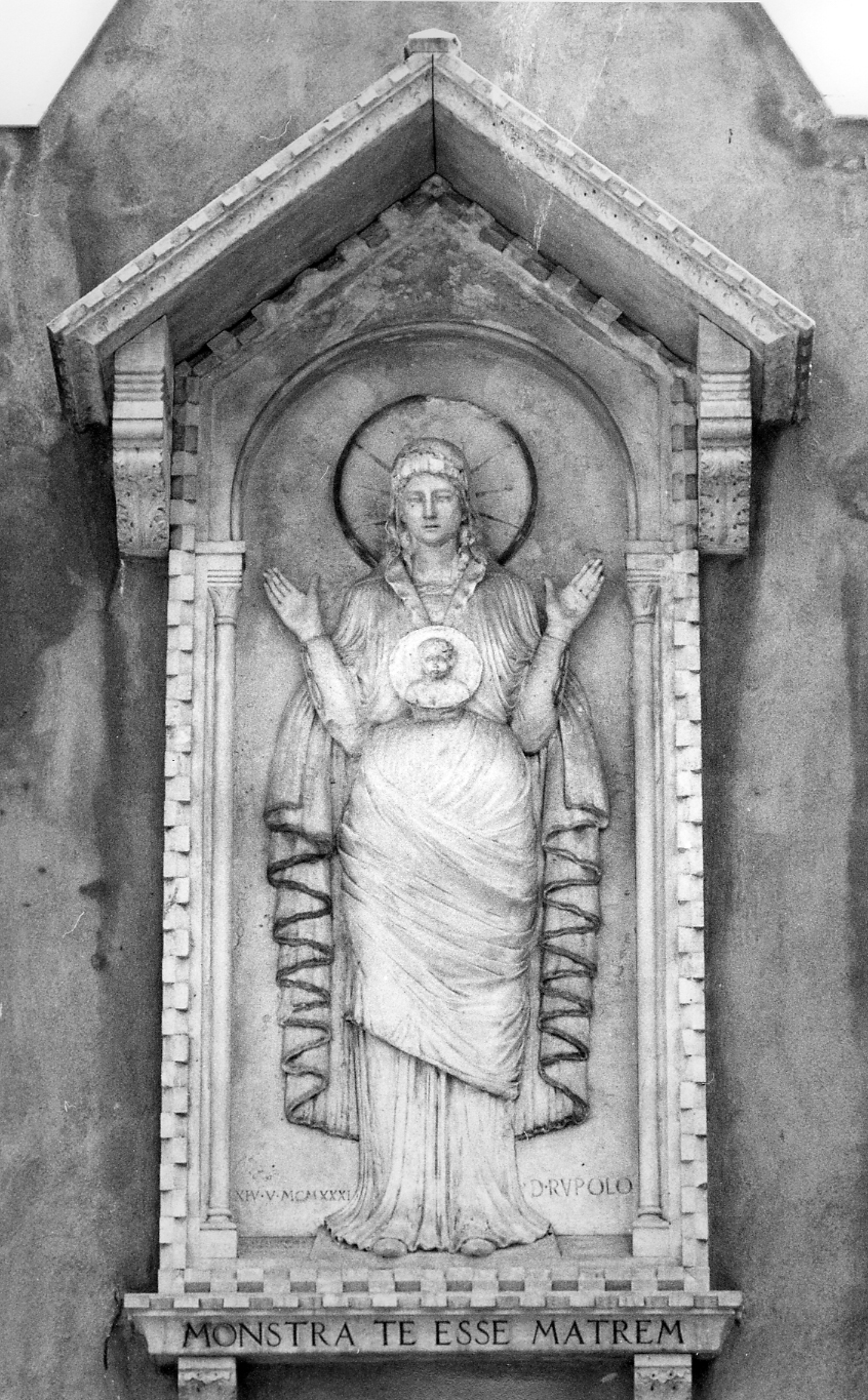 Madonna (rilievo) di Rupolo Domenico (sec. XX)