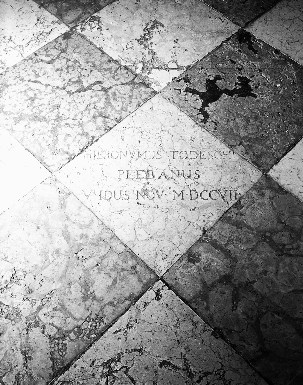 lapide tombale - ambito veneto (sec. XVIII)