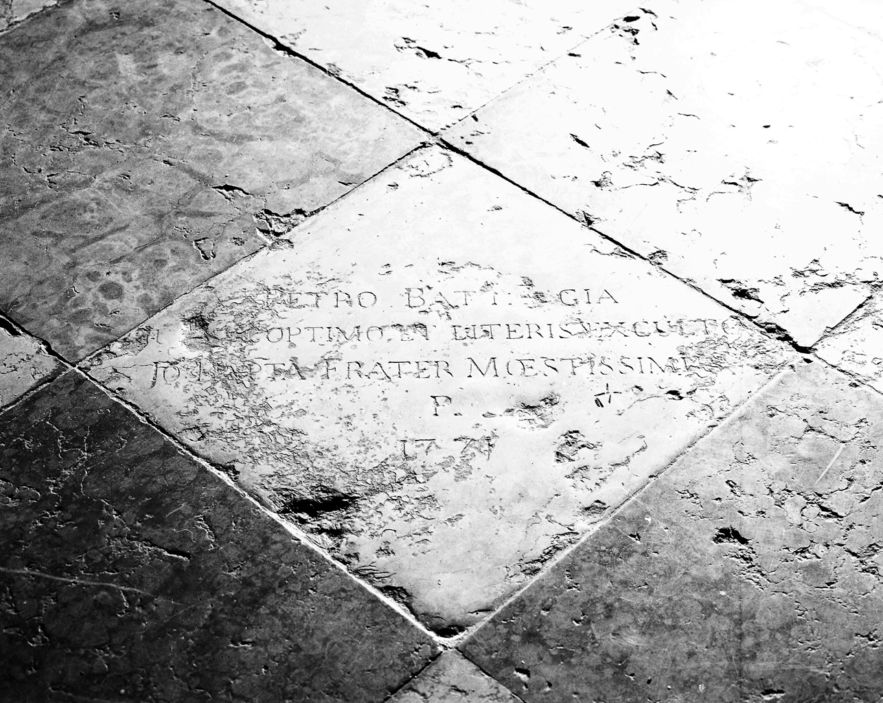 lapide tombale - ambito veneto (sec. XVIII)