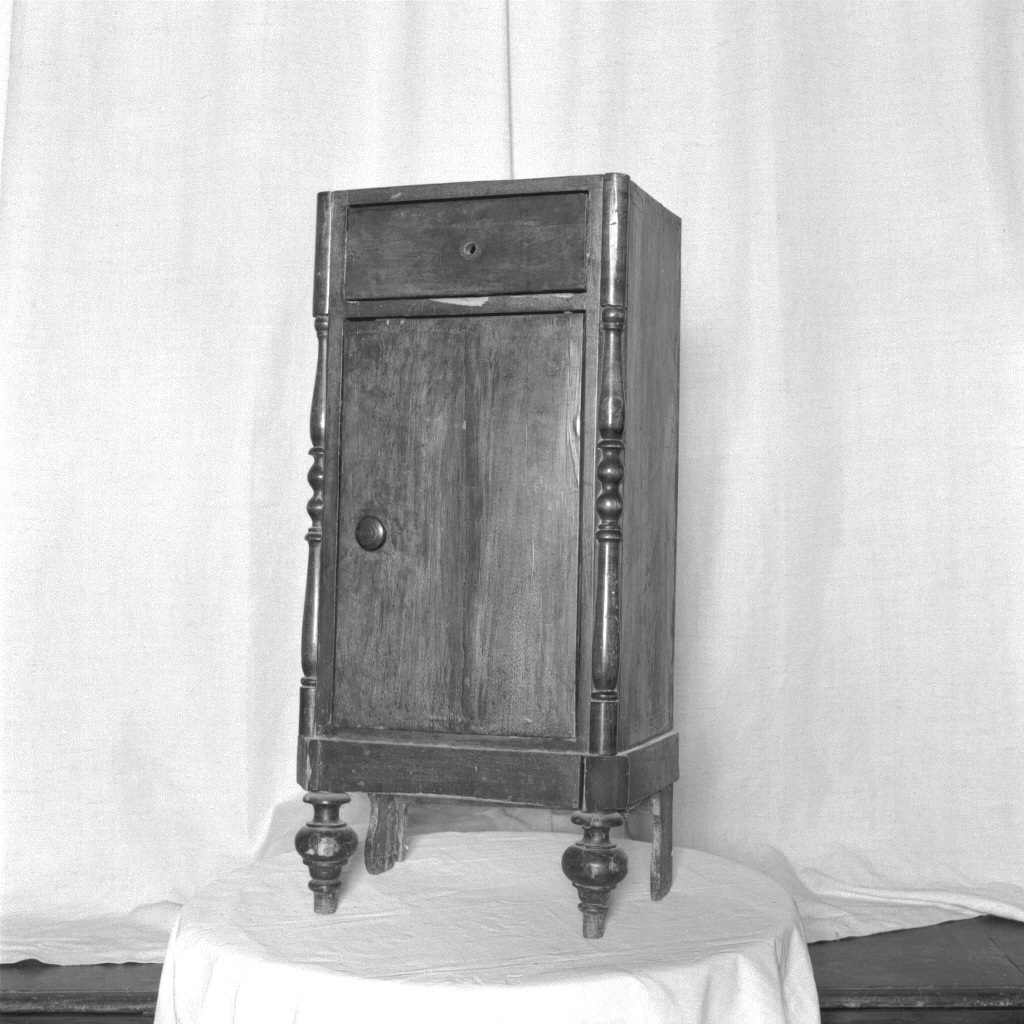 comodino - ambito veneto (prima metà sec. XIX)