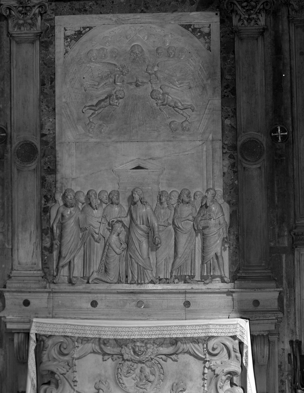 incoronazione di Maria Vergine e gli apostoli (pala d'altare) di Lombardo Tullio (sec. XVI)