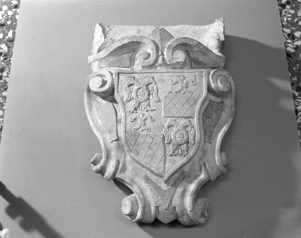 stemma gentilizio della famiglia Giustiniani (rilievo) - ambito veneto (terzo quarto sec. XVII)