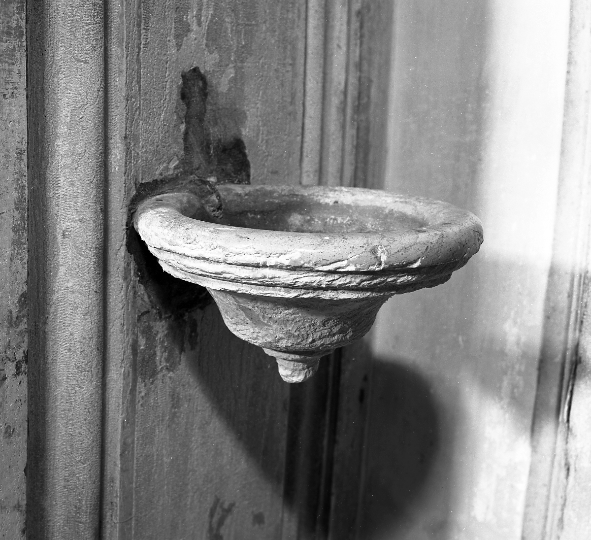 acquasantiera da parete - ambito veneto (seconda metà sec. XV)