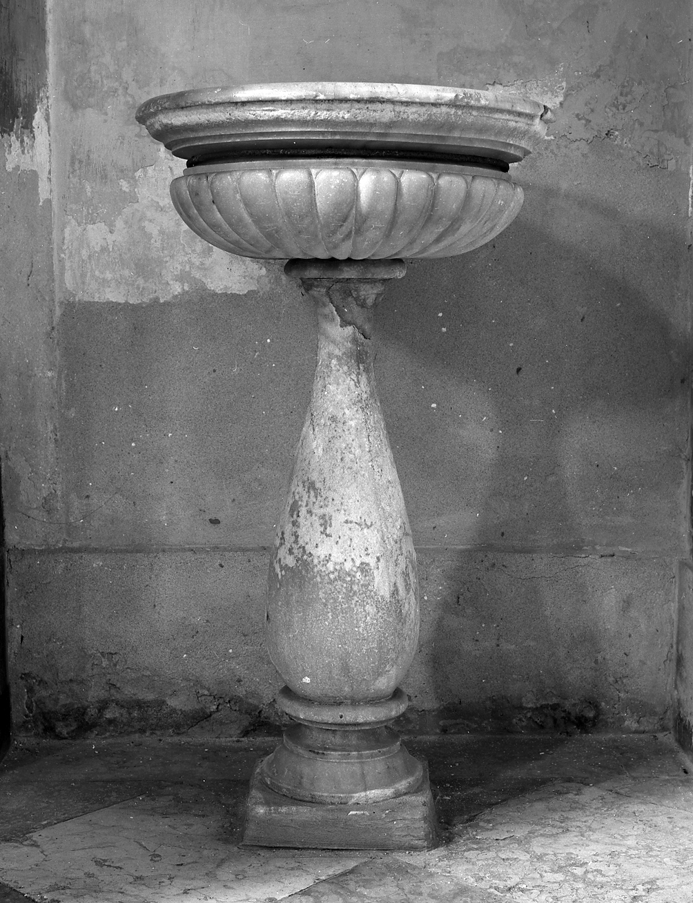 acquasantiera - a fusto - ambito veneto (fine sec. XVI)