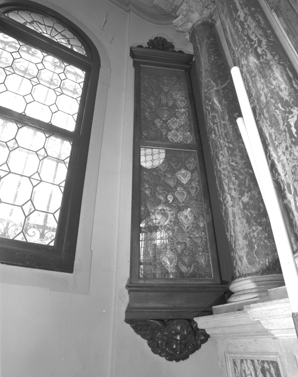 armadio per reliquiari - bottega veneta (prima metà sec. XX)