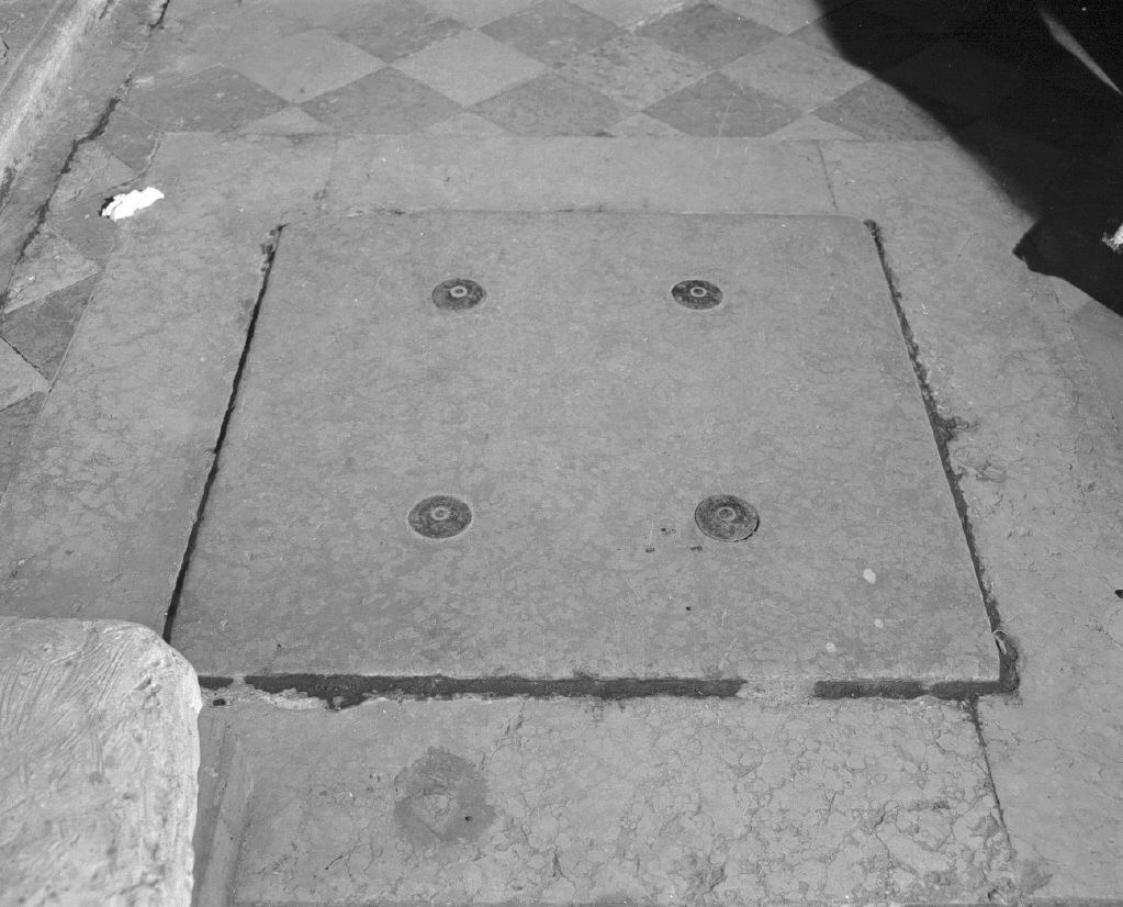 lapide tombale - ambito veneto (sec. XVII)