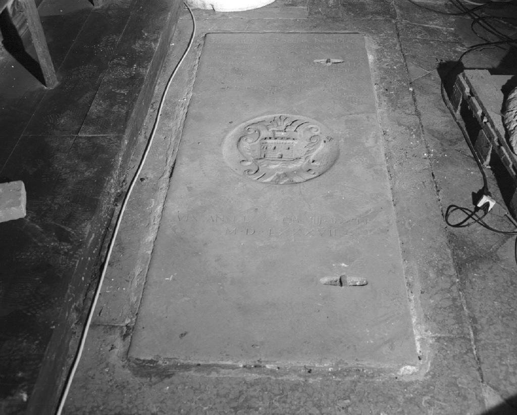 lapide tombale - ambito veneto (sec. XVI)