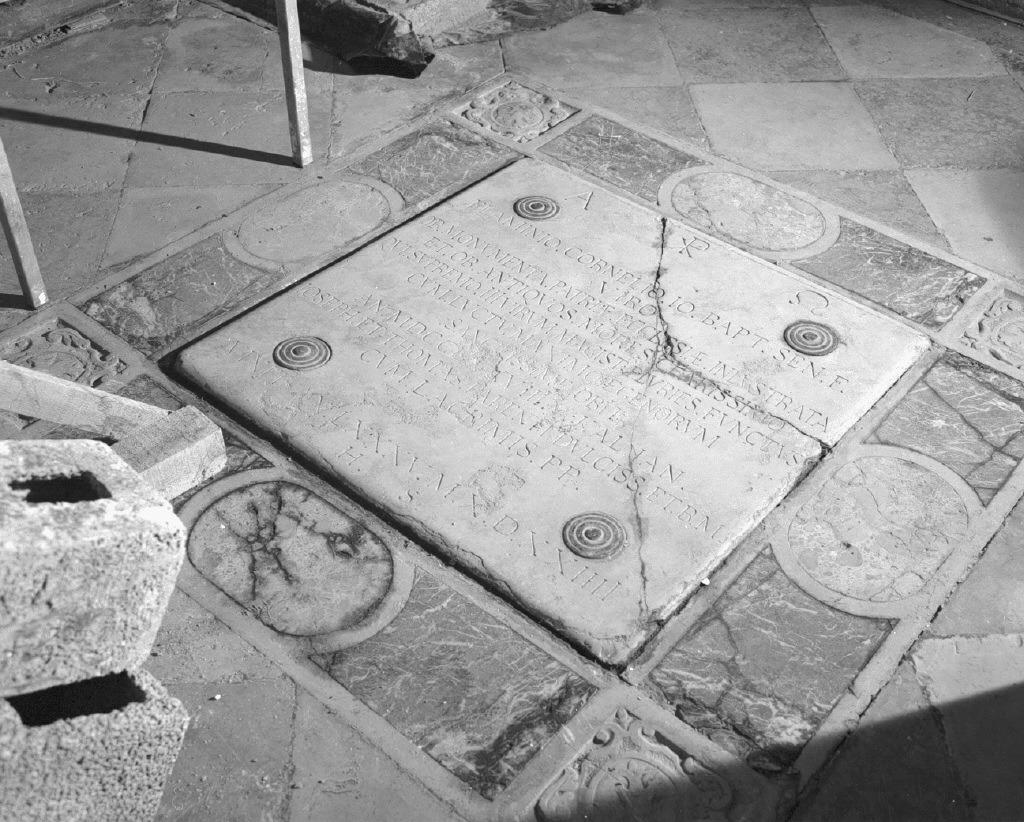 lapide tombale - ambito veneto (sec. XVIII)