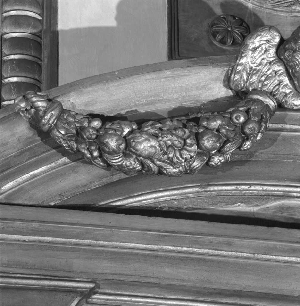 festone (scultura) di Grapiglia Giovanni Girolamo (sec. XVI)