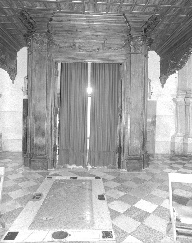 bussola d'ingresso di Mascioni Vincenzo (sec. XX)