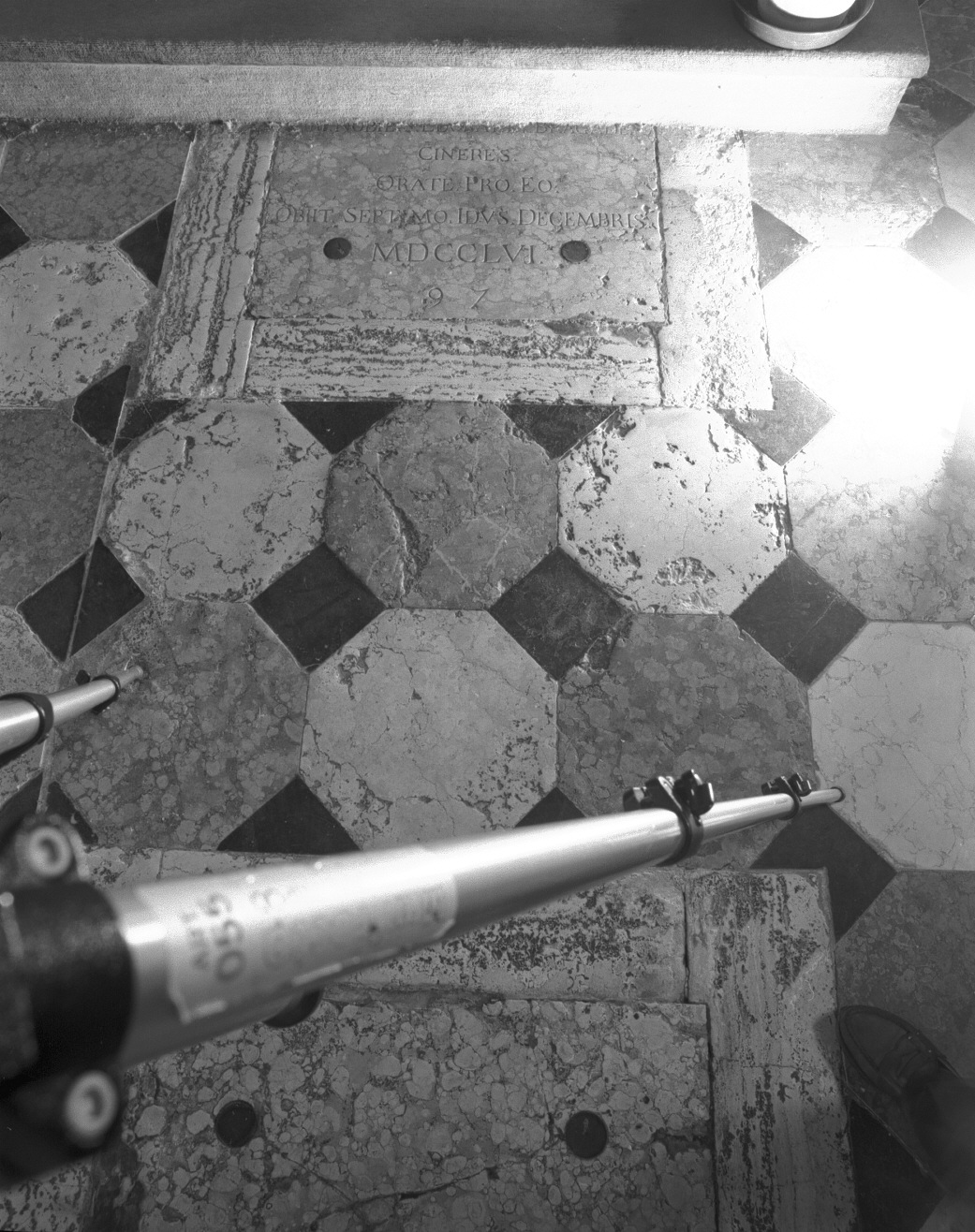 lapide tombale, frammento - bottega veneta (sec. XVIII)