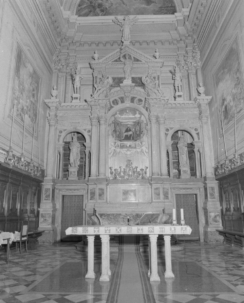 altare maggiore di Naccari Aristide (sec. XX)