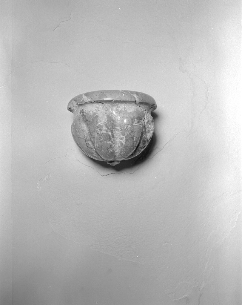 acquasantiera pensile - ambito veneto (sec. XVIII)