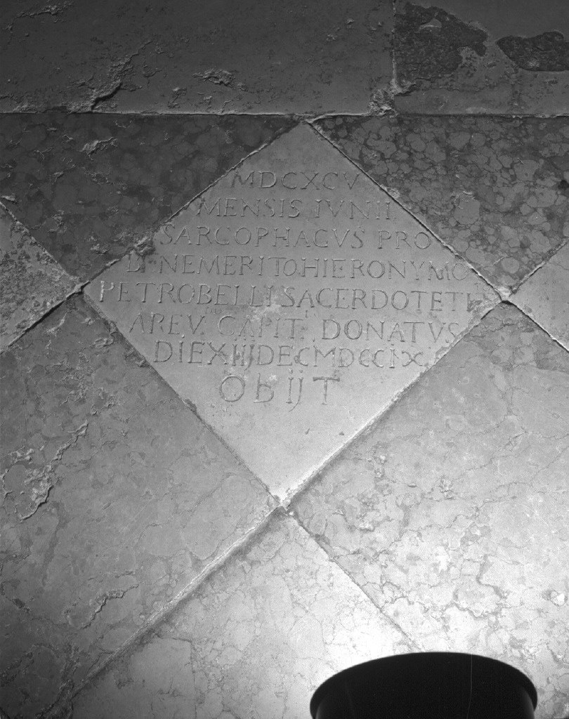 lapide tombale - ambito veneto (sec. XVII)