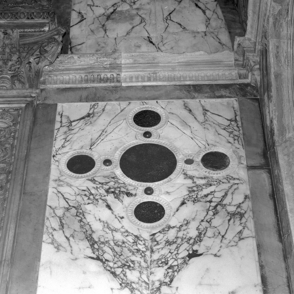 croce (decorazione plastica) di Lombardo Pietro (sec. XV)