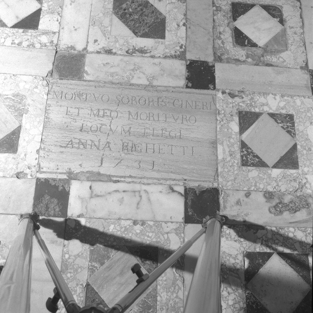 lapide tombale - ambito veneto (sec. XVIII)