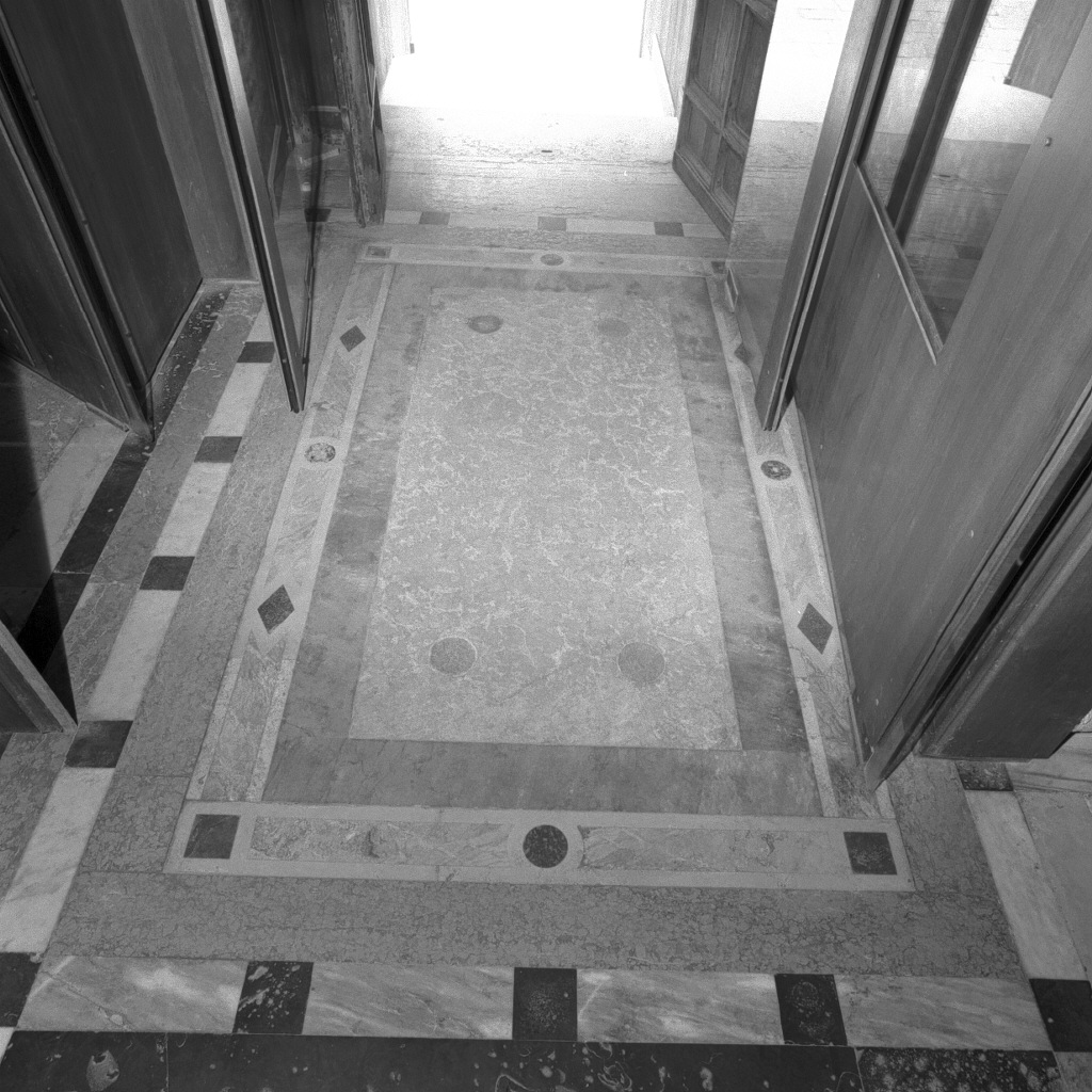 lapide tombale - ambito veneto (sec. XVII)