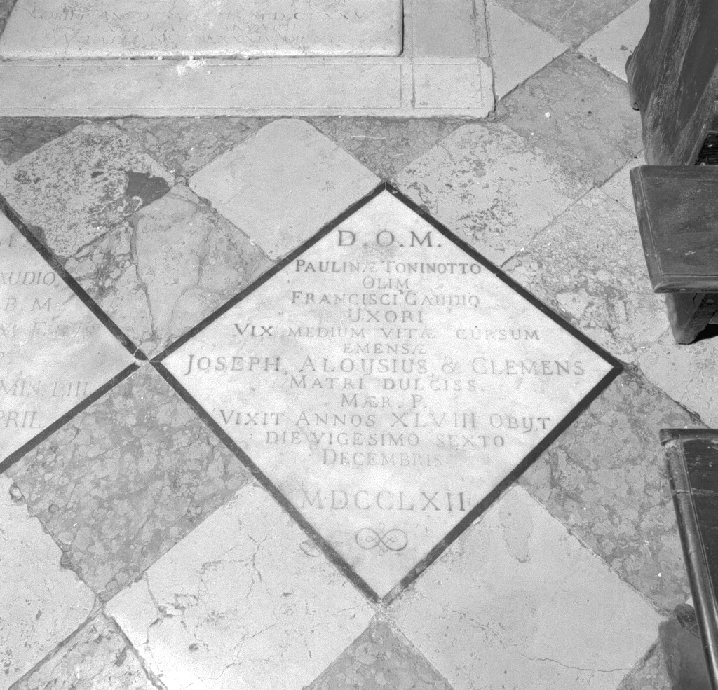 lapide tombale - ambito veneto (sec. XVIII)