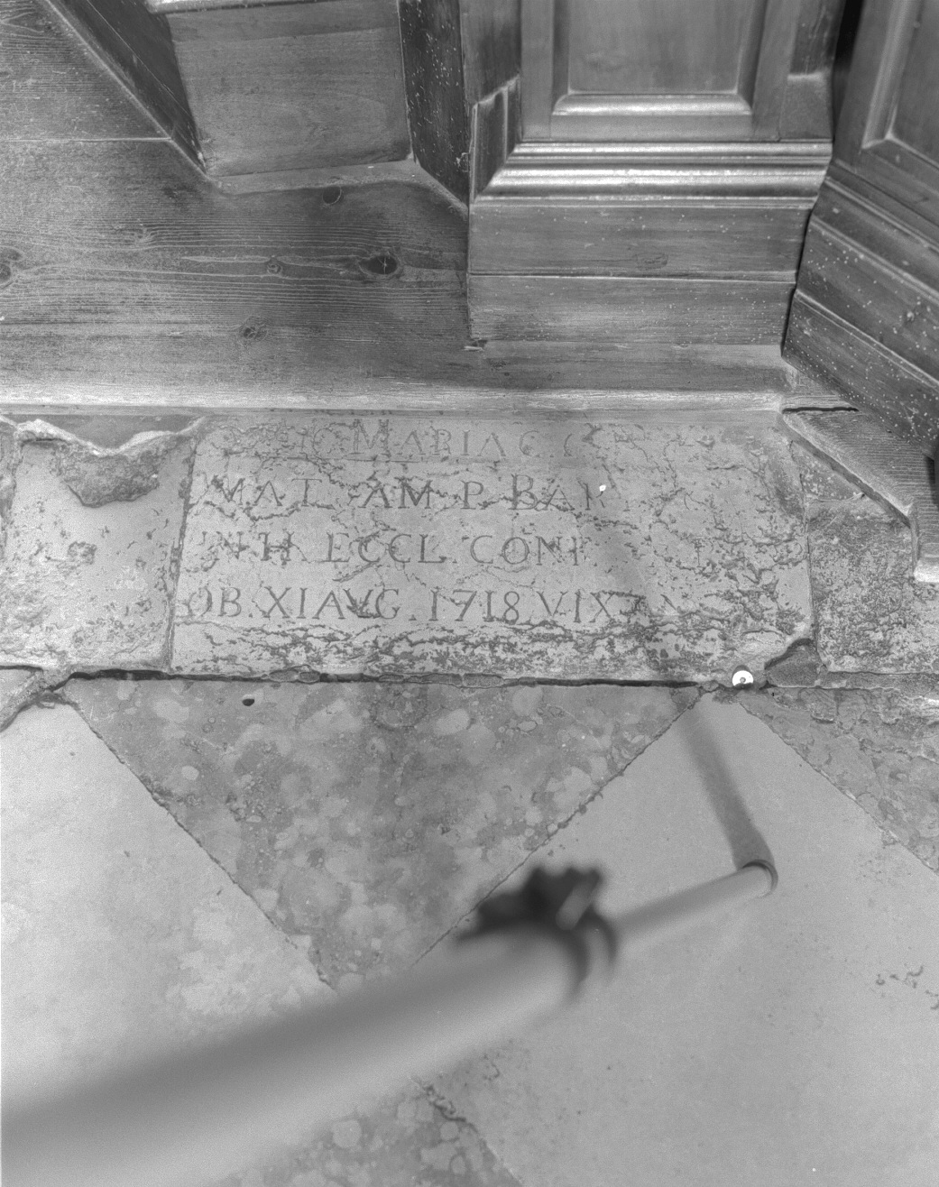 lapide tombale - ambito veneto (sec. XVIII)