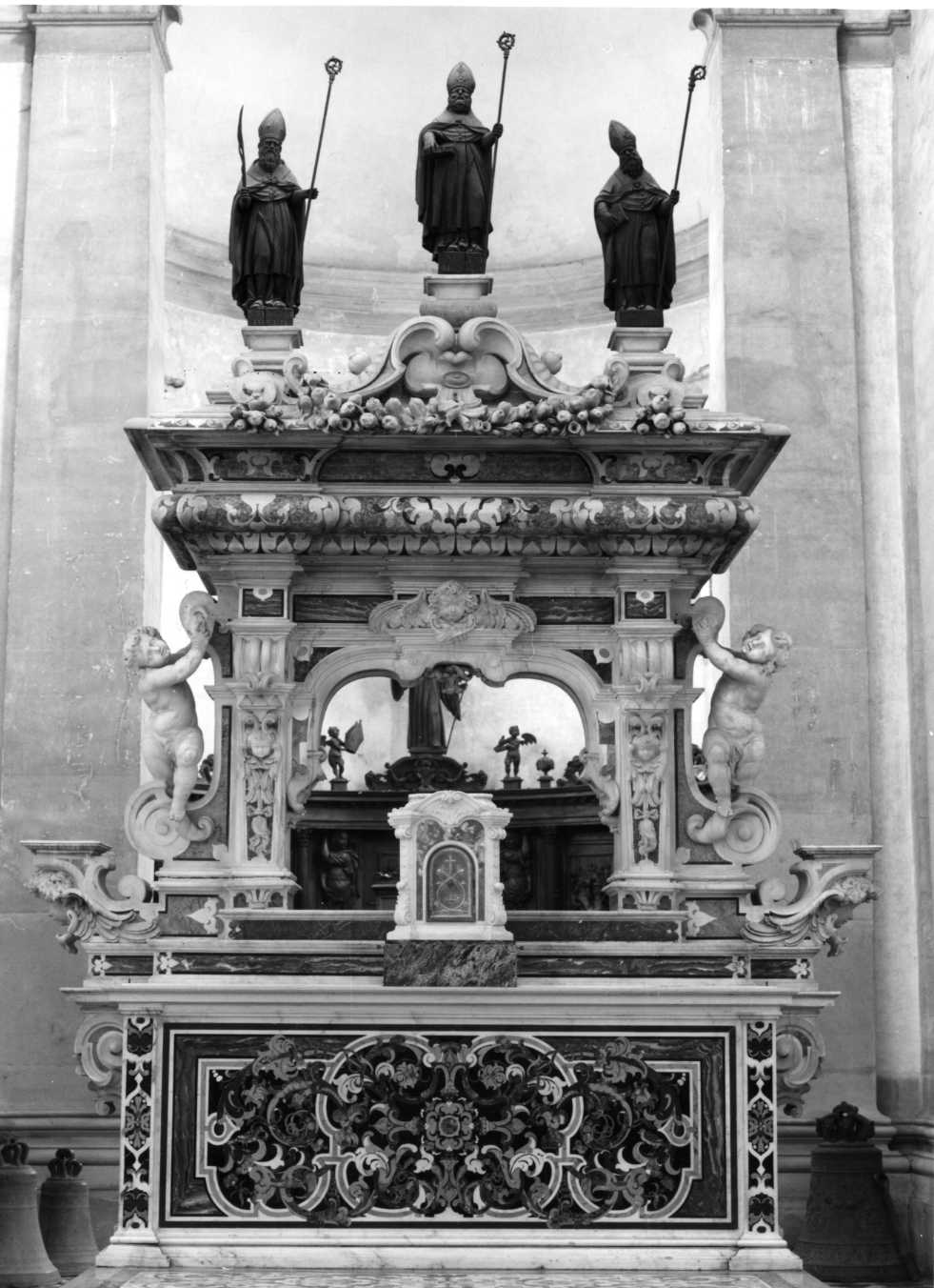 altare maggiore, insieme di Fanzago Cosimo, Galli Giovanni Battista, Lazzari Giovanni Andrea (sec. XVII)
