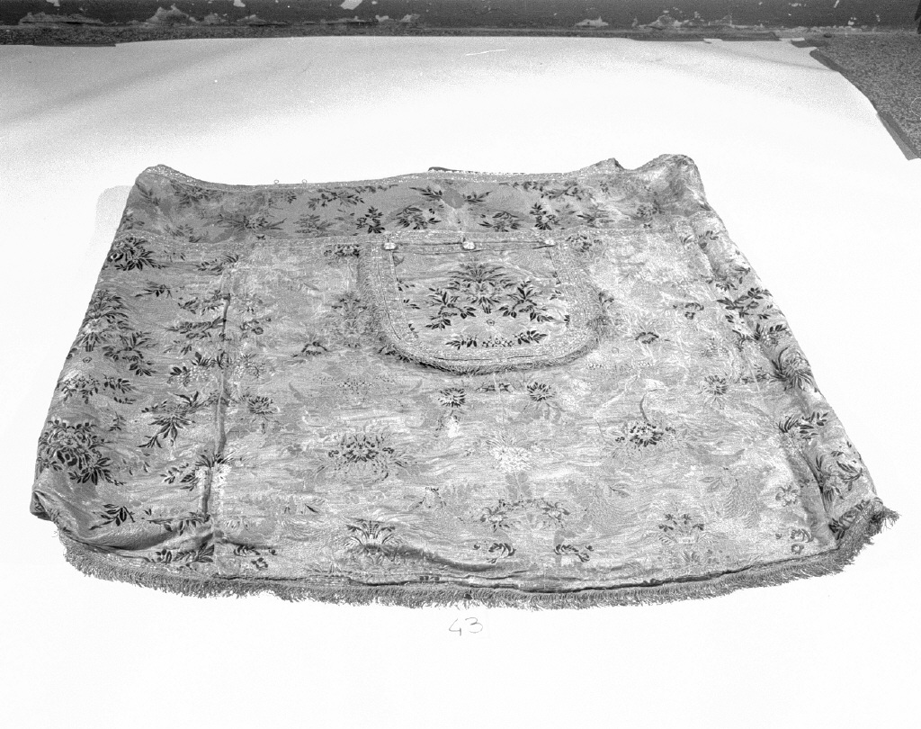 piviale - manifattura Italia centro-settentrionale (secondo quarto sec. XVIII)