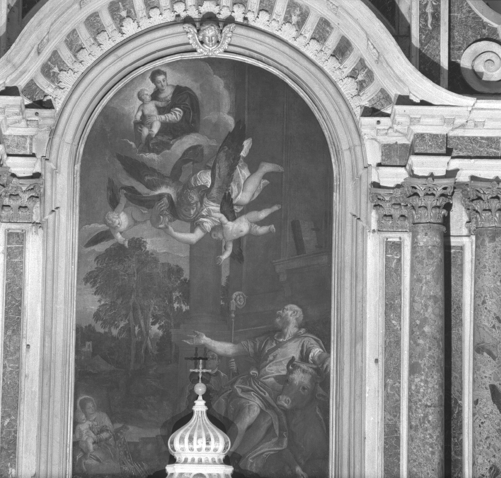 Apparizione della Madonna a San Luca in atto di scrivere il vangelo (pala d'altare) di Caliari Paolo detto Veronese (sec. XVI)