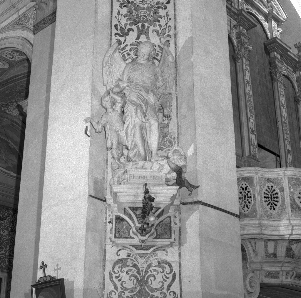 San Raffaele Arcangelo e Tobiolo (statua) di Bernardi Giuseppe detto Giuseppe Torretti (sec. XVIII)