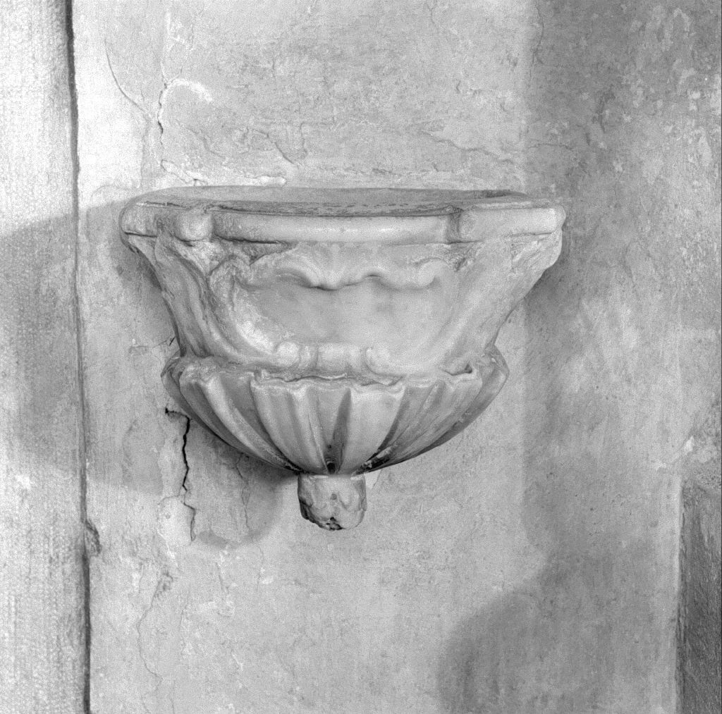 acquasantiera da parete - bottega veneta (prima metà sec. XVIII)