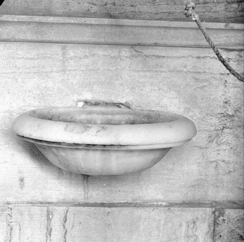 acquasantiera da parete - bottega veneta (sec. XVIII)