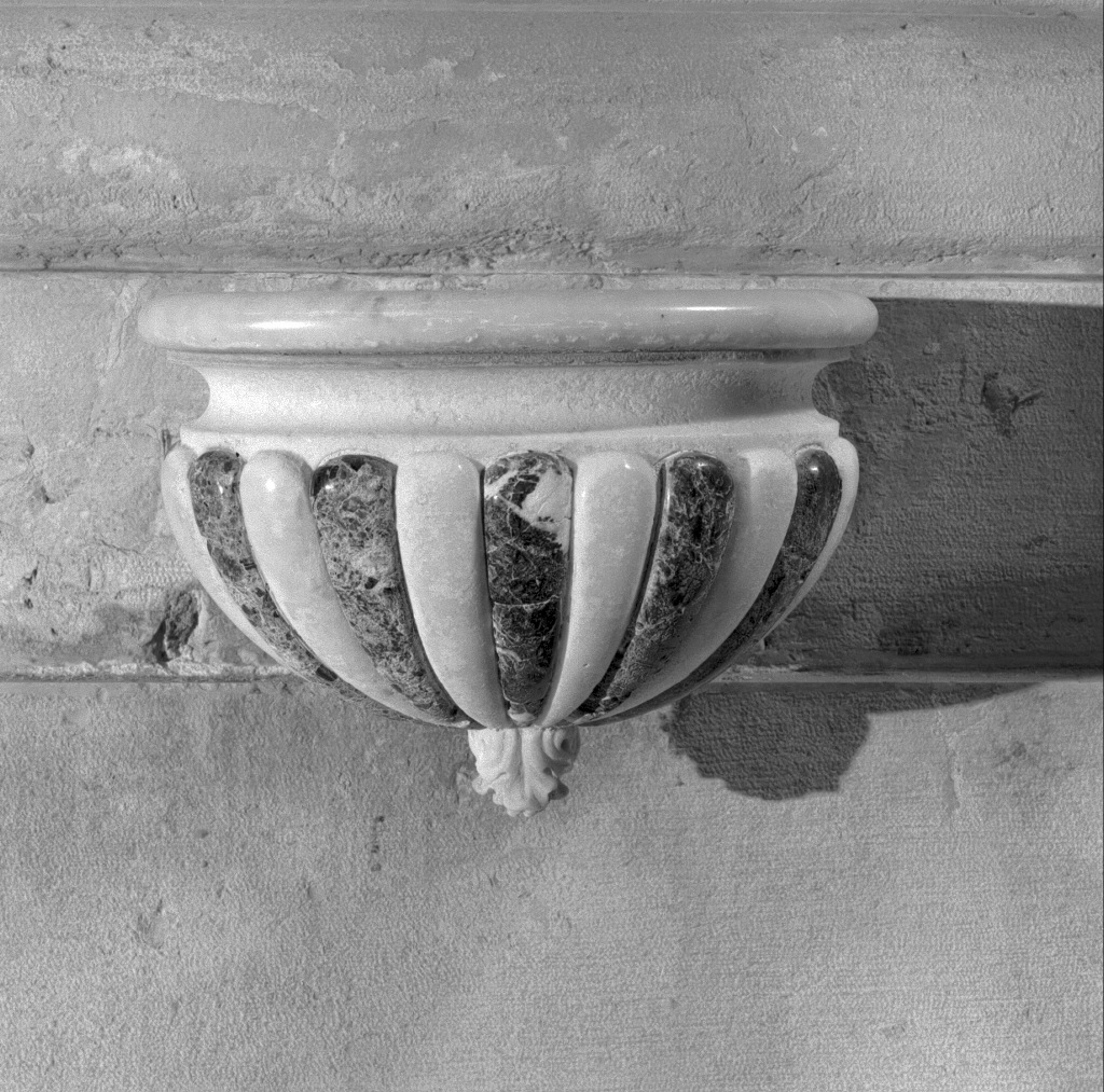 acquasantiera da parete - ambito veneto (metà sec. XVIII)