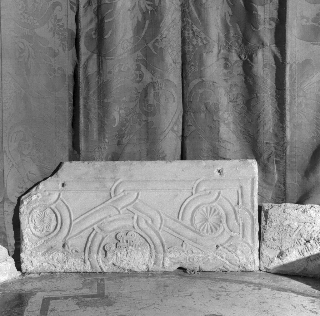 motivi decorativi vegetali stilizzati (rilievo) - ambito veneto (secc. XVII/ XVIII)