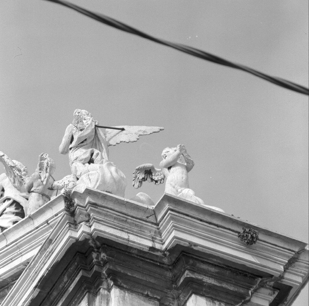 putti alati (statua) di Bernardi Giuseppe detto Giuseppe Torretti (sec. XVIII)