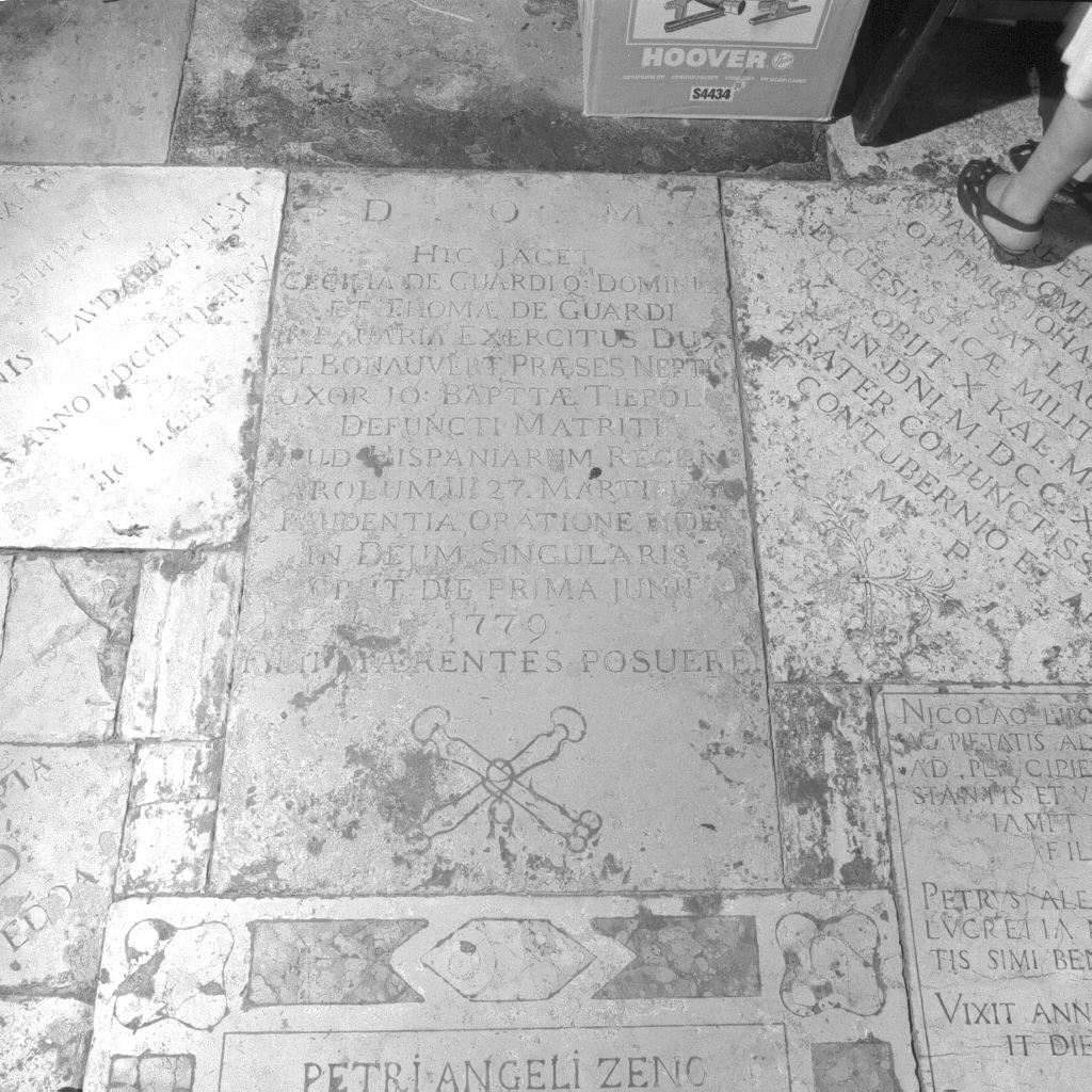 lapide tombale - ambito veneziano (sec. XVIII)