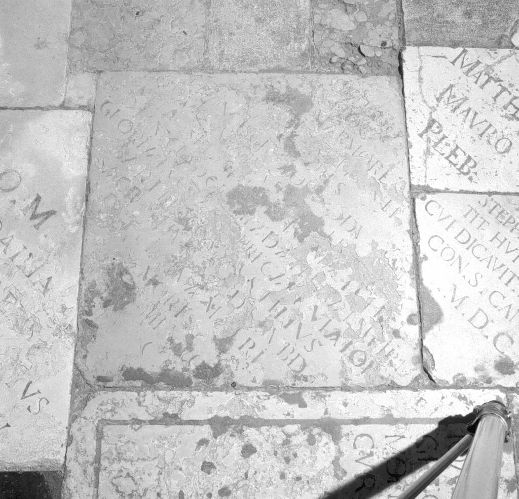 lapide tombale, frammento - ambito veneziano (sec. XVIII)