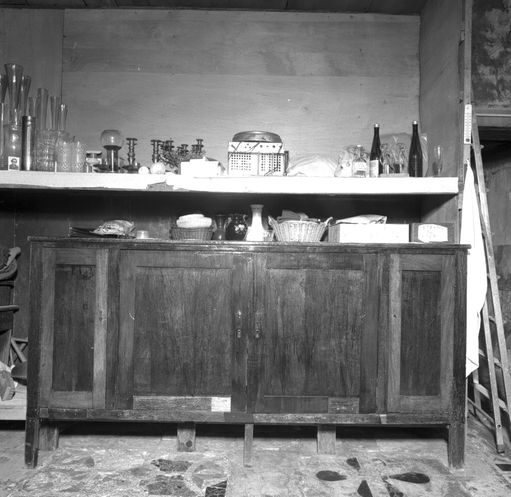 credenza - ambito veneziano (sec. XIX)