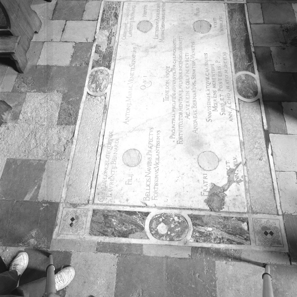 lapide tombale - ambito veneto (sec. XVII)