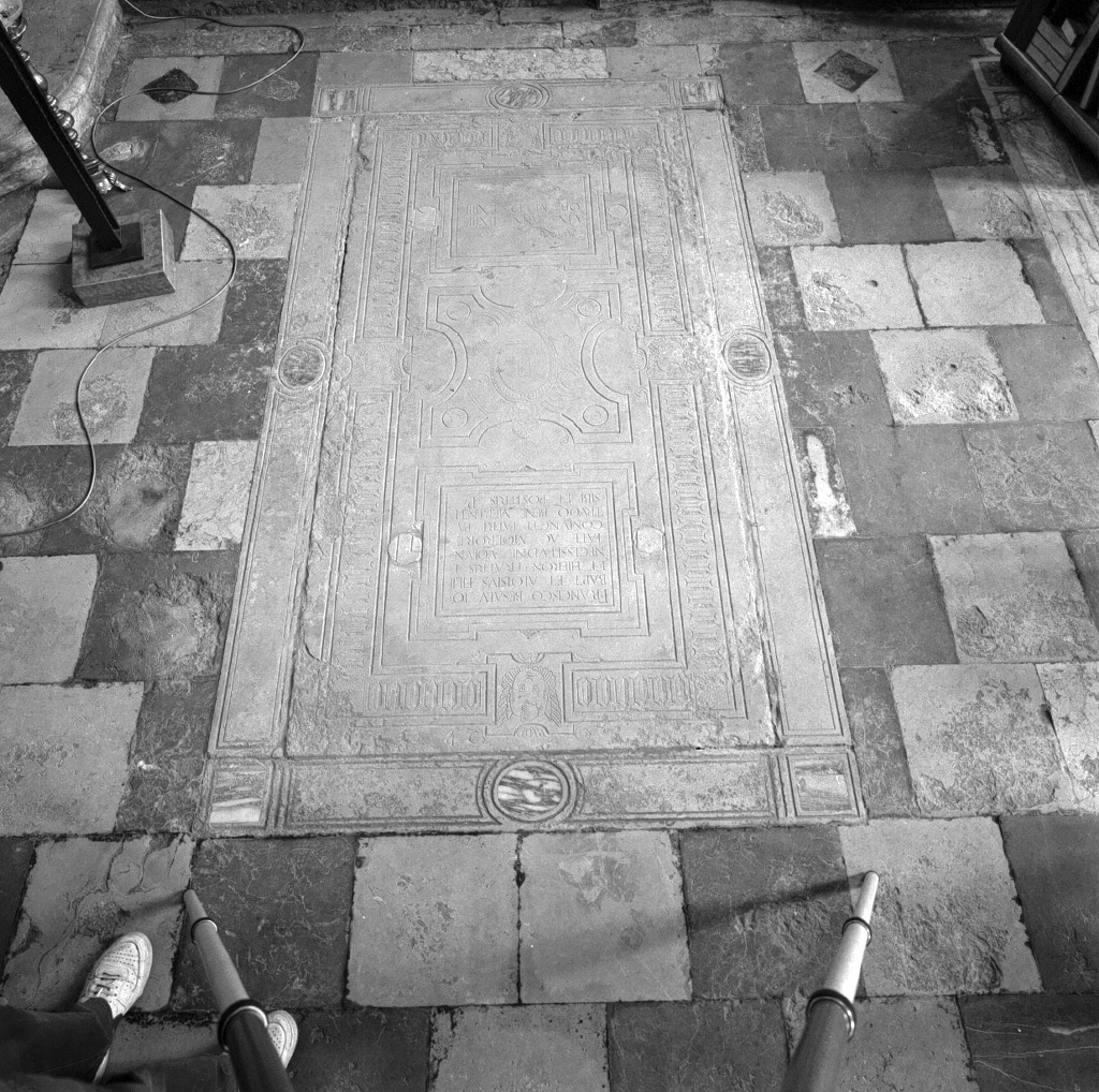 lapide tombale - ambito veneto (prima metà sec. XVI)