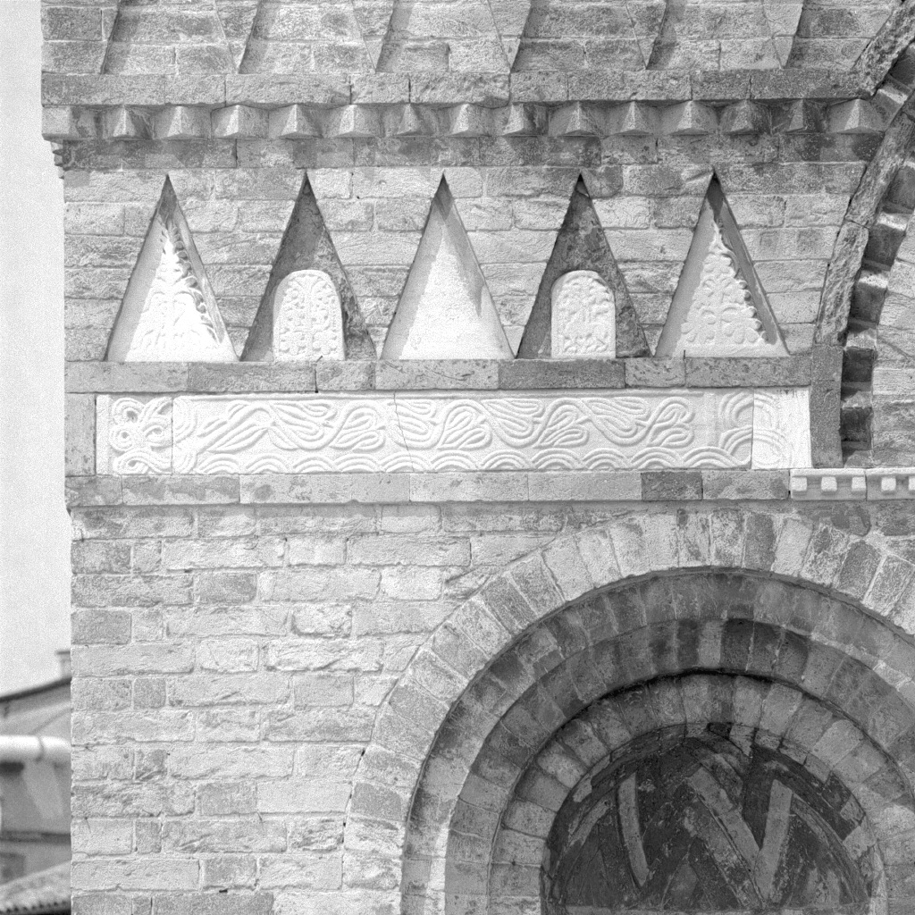 decorazione plastica, frammento - ambito veneto (sec. IX)