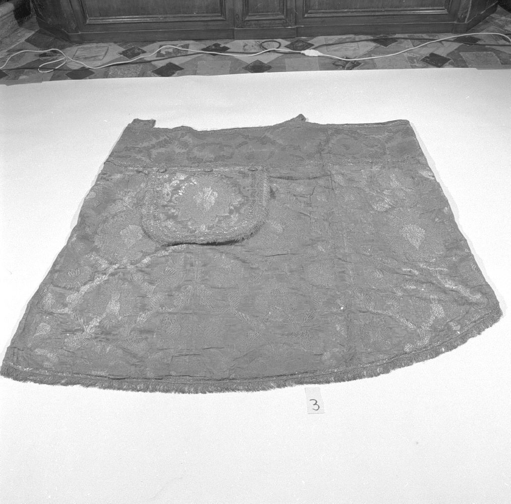 piviale, elemento d'insieme - manifattura italiana (fine/inizio secc. XVII/ XVIII)