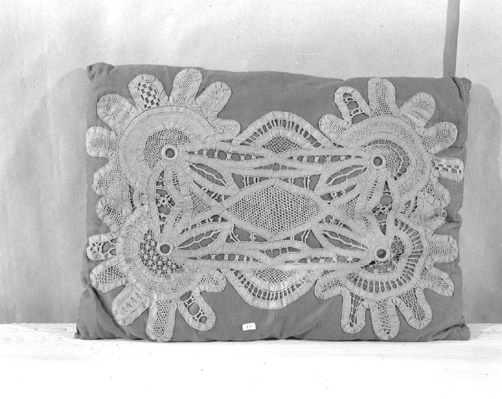 cuscino - manifattura veneziana (seconda metà sec. XIX)