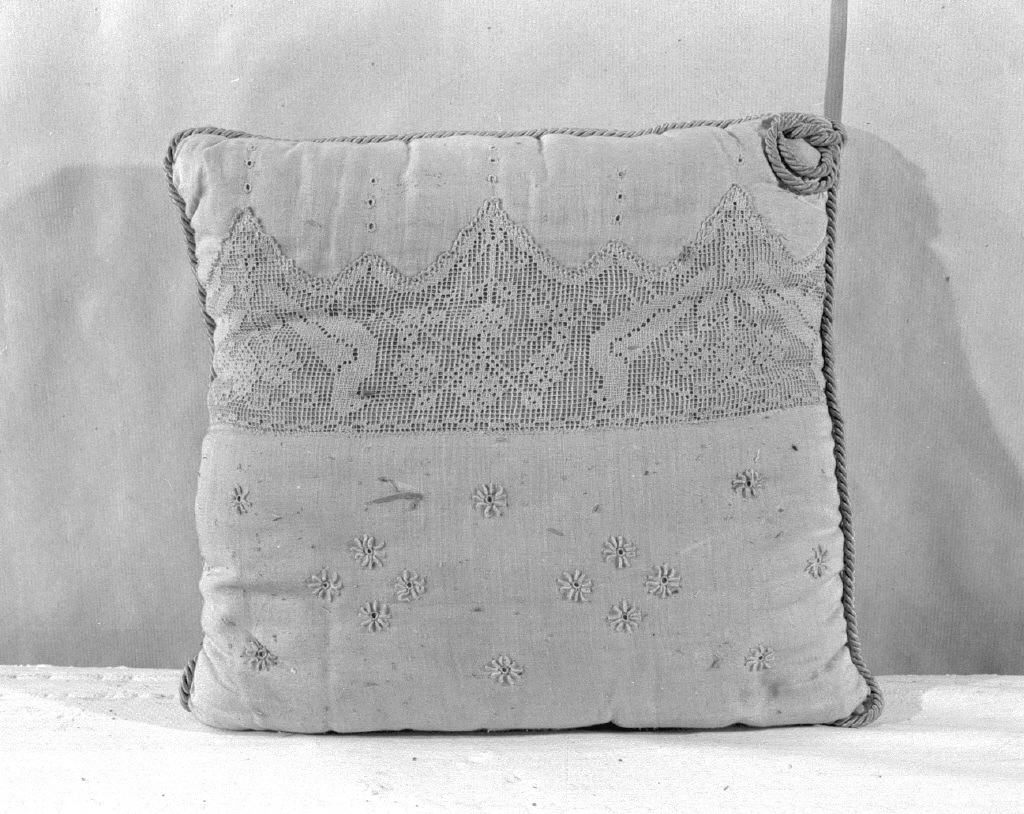 cuscino - manifattura veneziana (prima metà sec. XX)