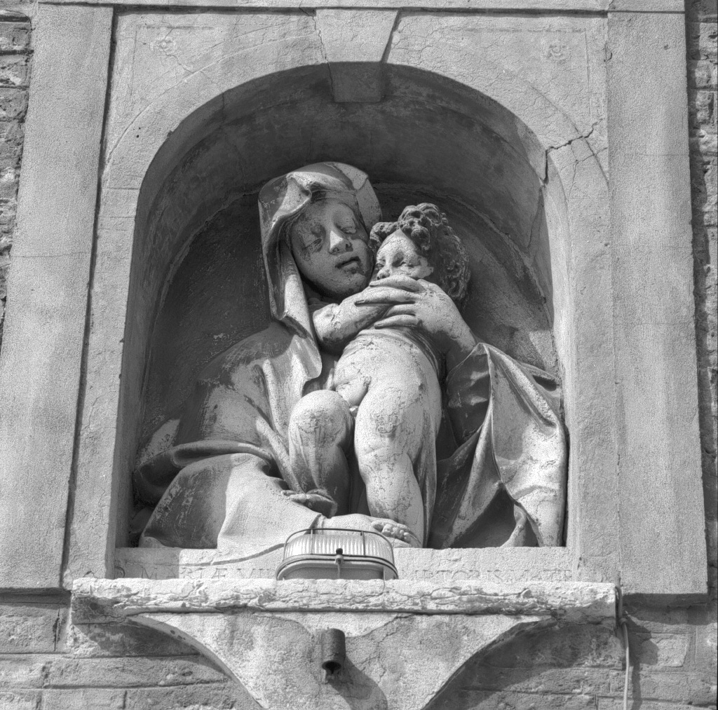 Madonna con Bambino (statua) di Tatti Jacopo detto Jacopo Sansovino (metà sec. XVI)