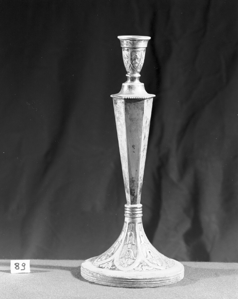 candelabro - bottega veneta (primo quarto sec. XX)