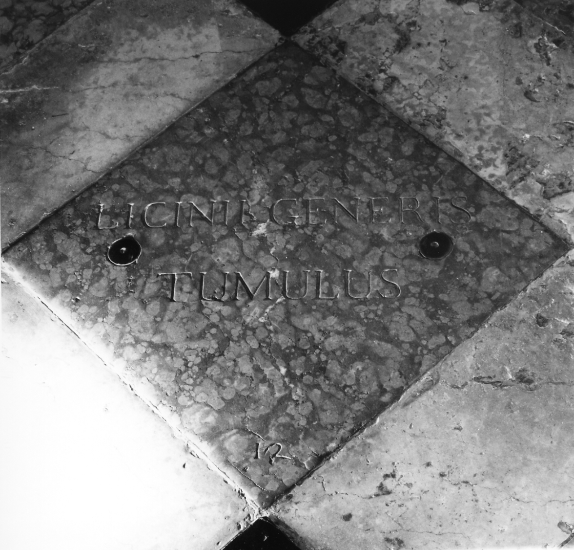 lapide tombale - bottega veneta (sec. XVIII)