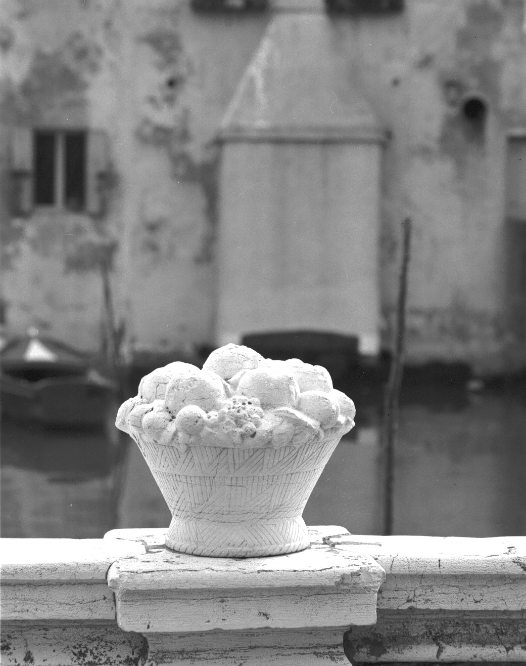 coppa di frutta (scultura) - ambito veneto (sec. XVII)