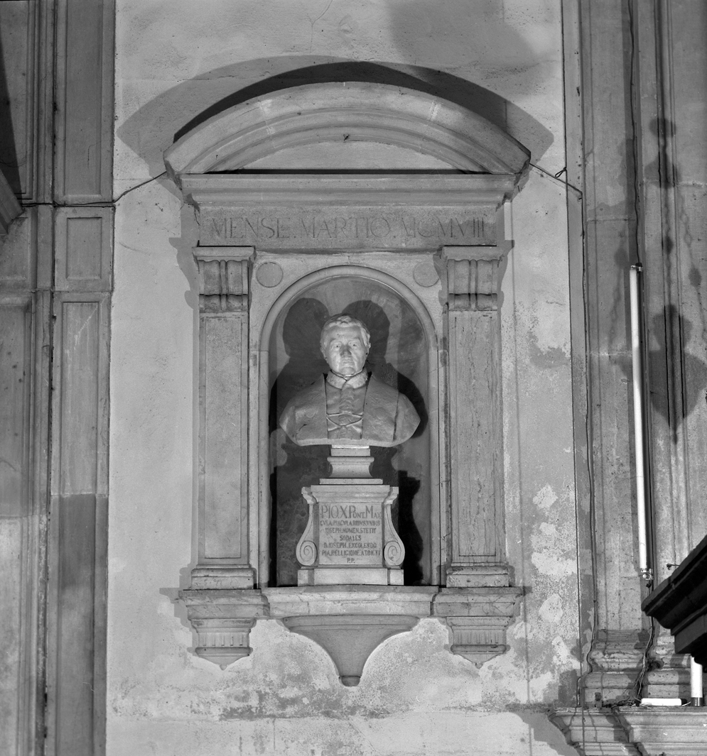 mostra di nicchia di Marsili Emilio (sec. XX)