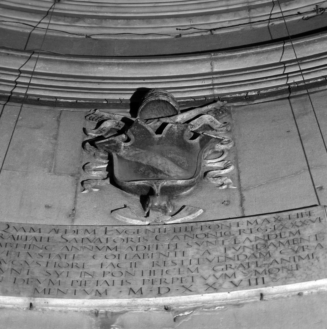 Tiara con chiavi/ stemma (rilievo, elemento d'insieme) - bottega veneta (sec. XVI)