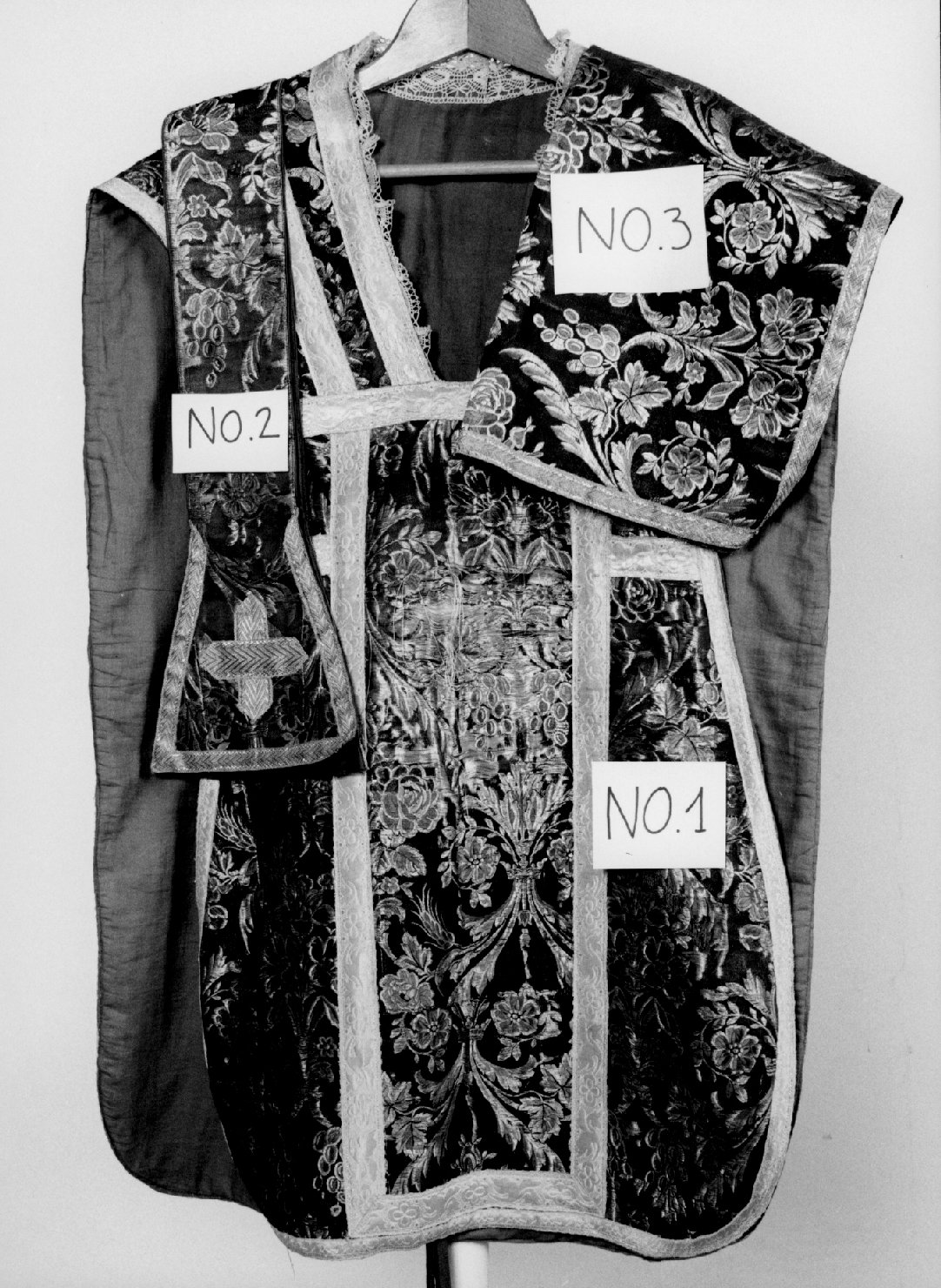 pianeta, elemento d'insieme - manifattura veneta (seconda metà sec. XIX)