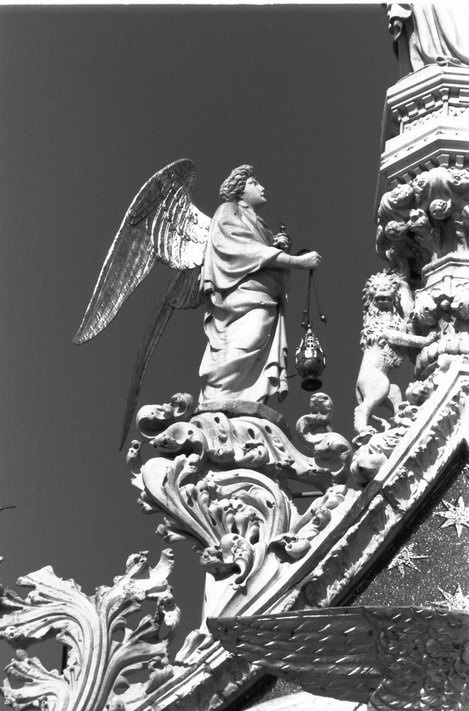 angelo (scultura, elemento d'insieme) di Lamberti Niccolò detto Pela (attribuito) (secondo quarto sec. XV)