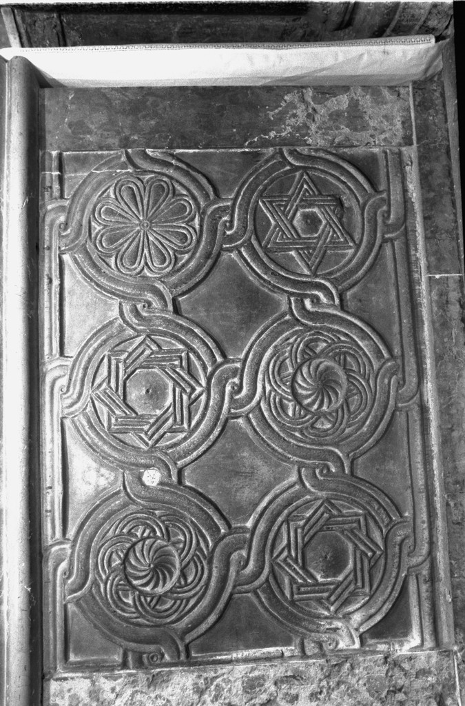 Motivi decorativi geometrici (pluteo) - ambito veneto (fine sec. IX)